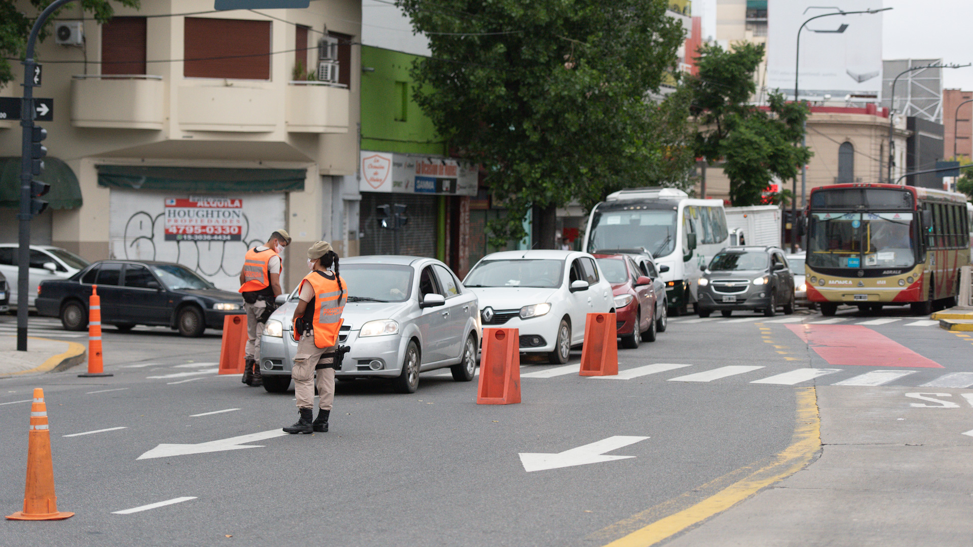 Los controles en Avenida Cabildo, sobre el ingreso por Puente Saavedra