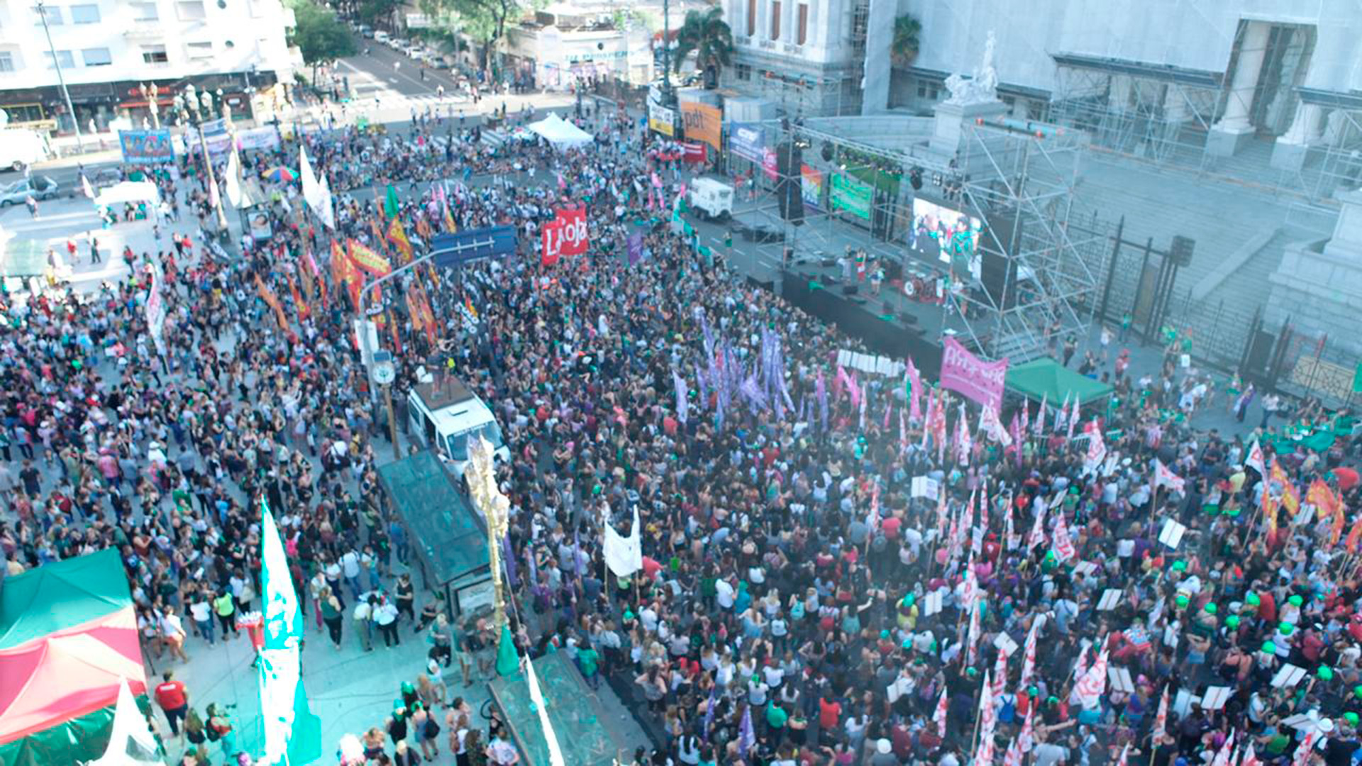Militantes de izquierda formaron parte de la marcha