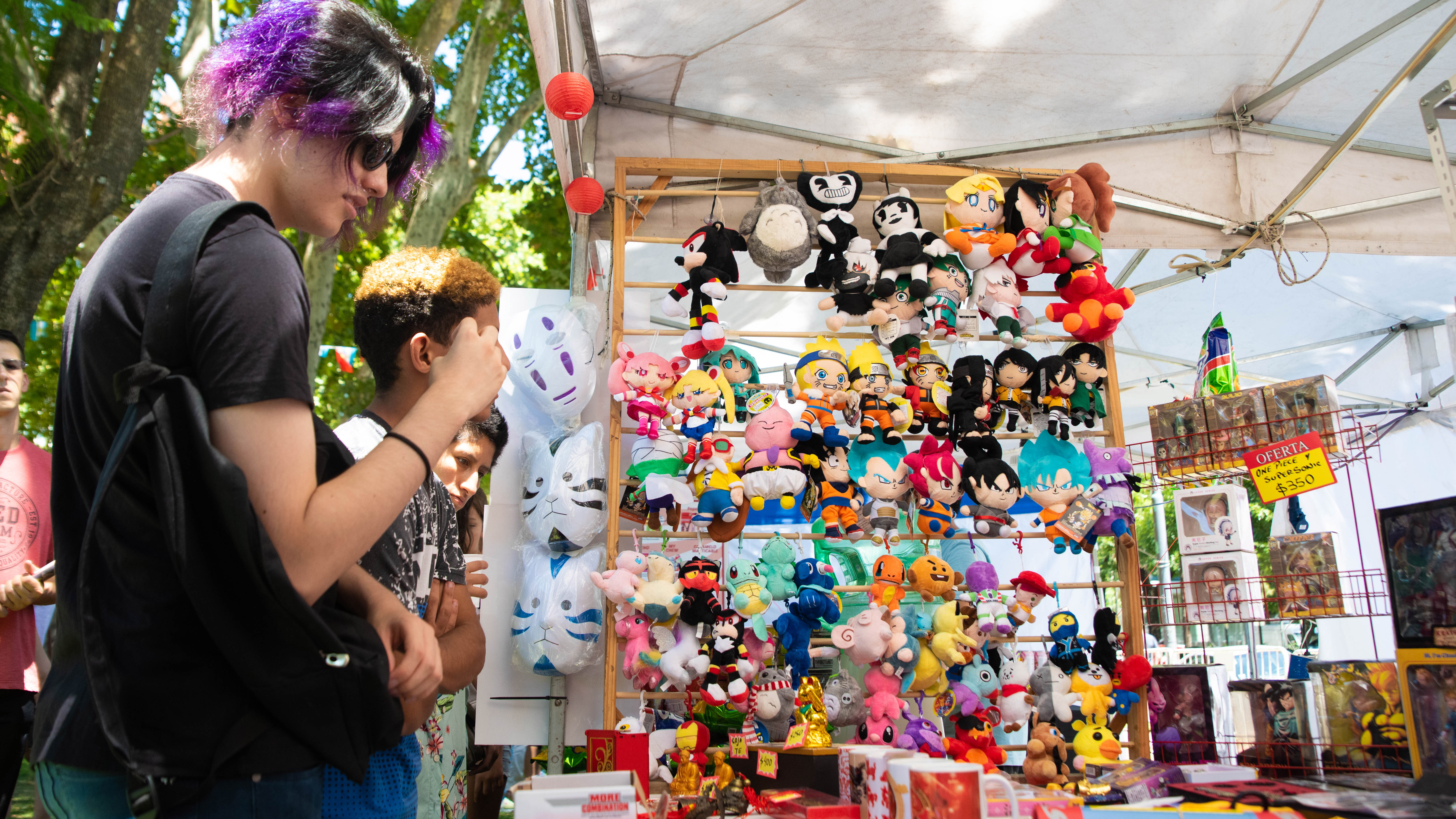 En muchos locales se vendió también mercadería de otras partes de Asia, principalmente de Japón, como estas figuras de animé.