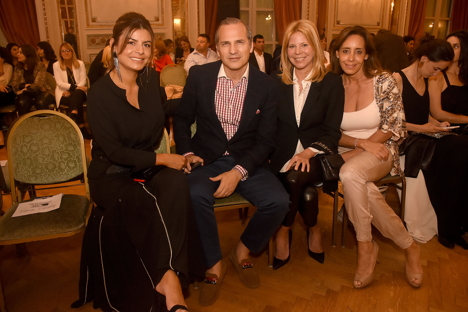 Sandra Castellanos de Waisman. Javier Iturrioz y Magalí Auger en primera fila