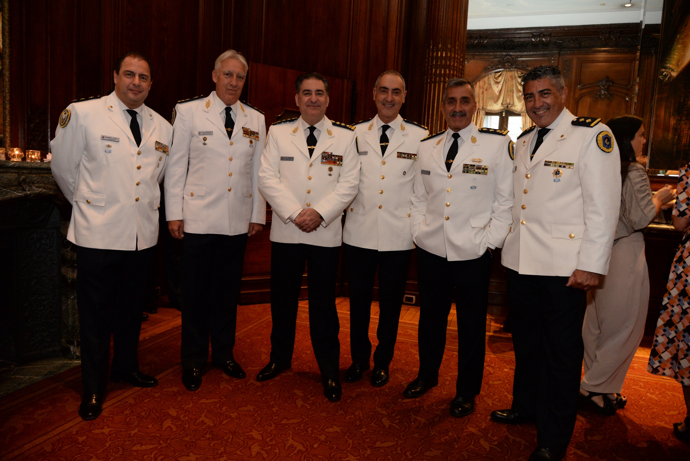 El comisario Miguel Justo, jefe de la División de Seguridad y Custodia del ministerio de Relaciones Exteriores y Culto; el comisario general Abraham Jonte, superintendente de Seguridad y Custodia; el comisario general Juan Carlos Hernández, jefe de la Policía Federal Argentina; el comisario Alejandro Ñamandú, director general de Seguridad; el comisario general Osvaldo Mato, subjefe de la Policía Federal Argentina; y el comisario Marcelo Sena, jefe del Departamento de Asuntos Extranjeros