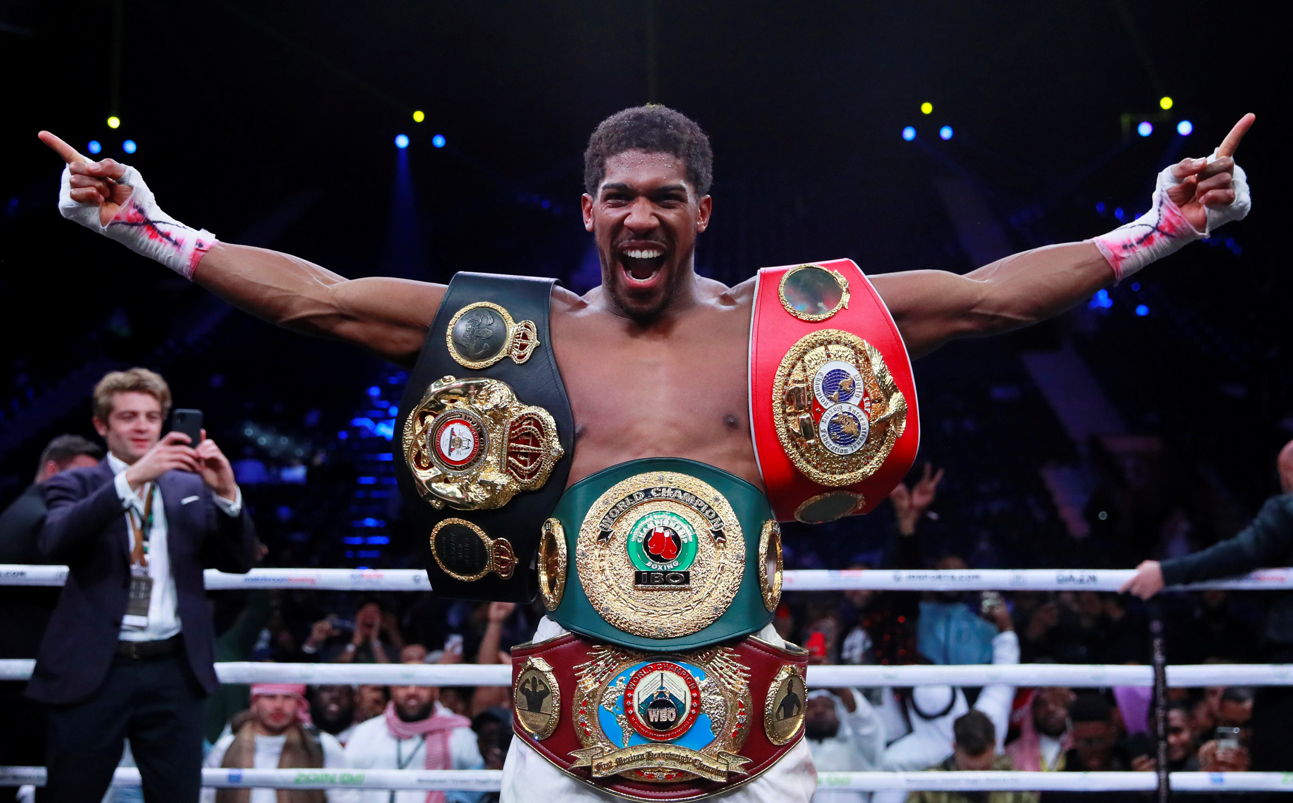Anthony Joshua consiguió de nuevo los tres cinturones que perdió en junio pasado(Foto: Reuters/Andrew Couldridge)