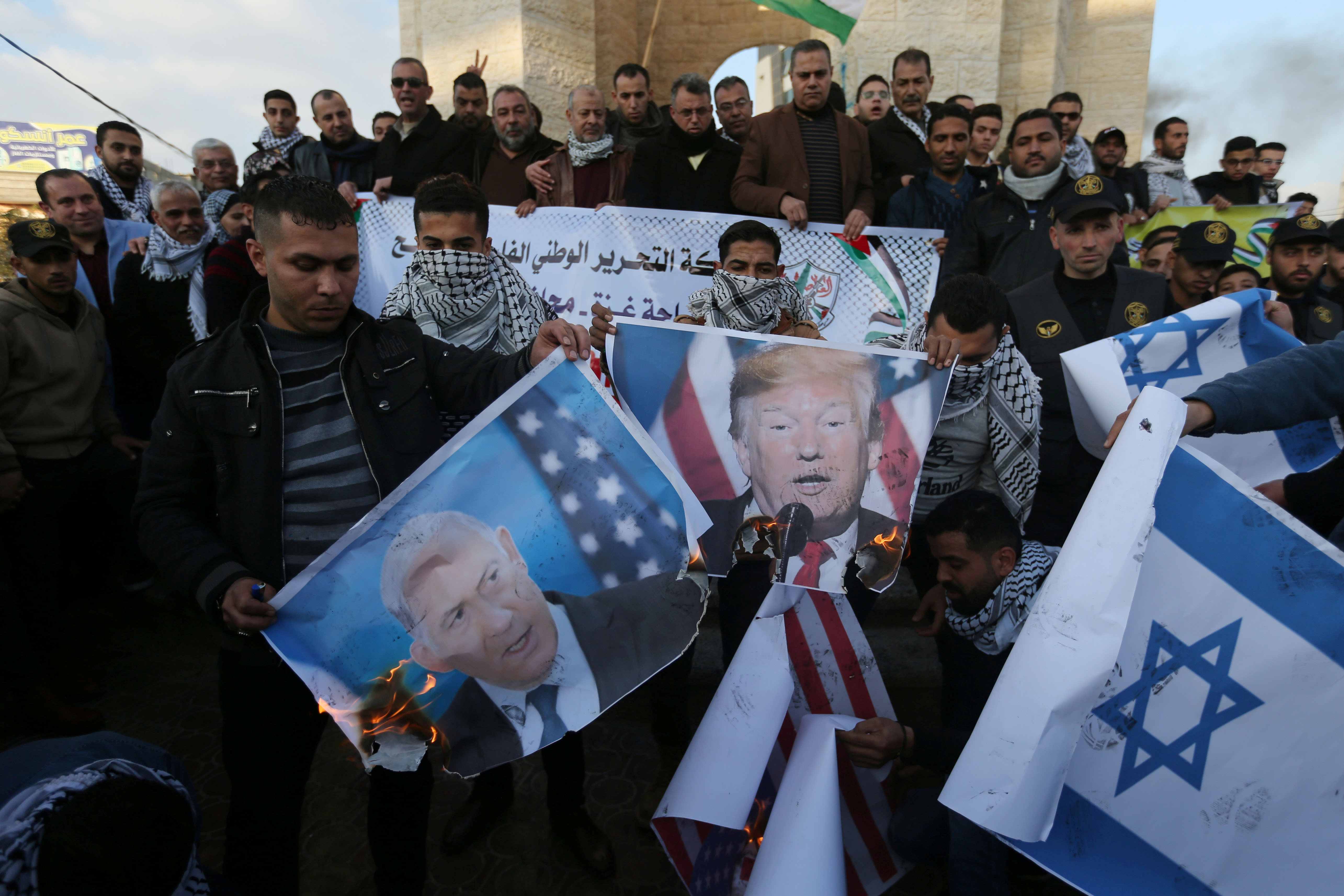 Palestinos protestan en Gaza contra el Plan de Paz presentado pro el presidente estadounidense Donald Trump, el 29 de enero de 2020 (REUTERS/Ibraheem Abu Mustafa)