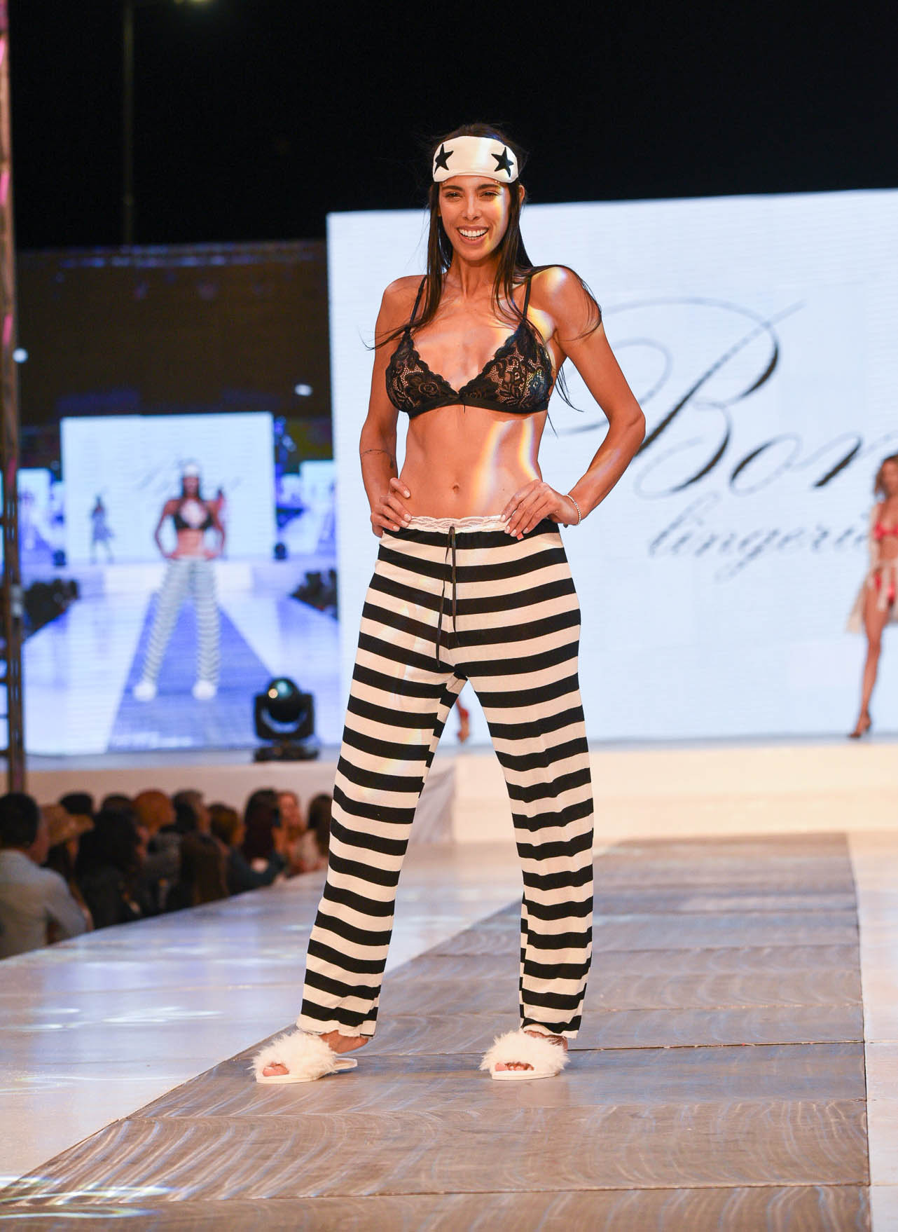 María Paz Delgado, modelo y ex integrante del reality Gran Hermano en la pasada de la firma Bona Lingerie