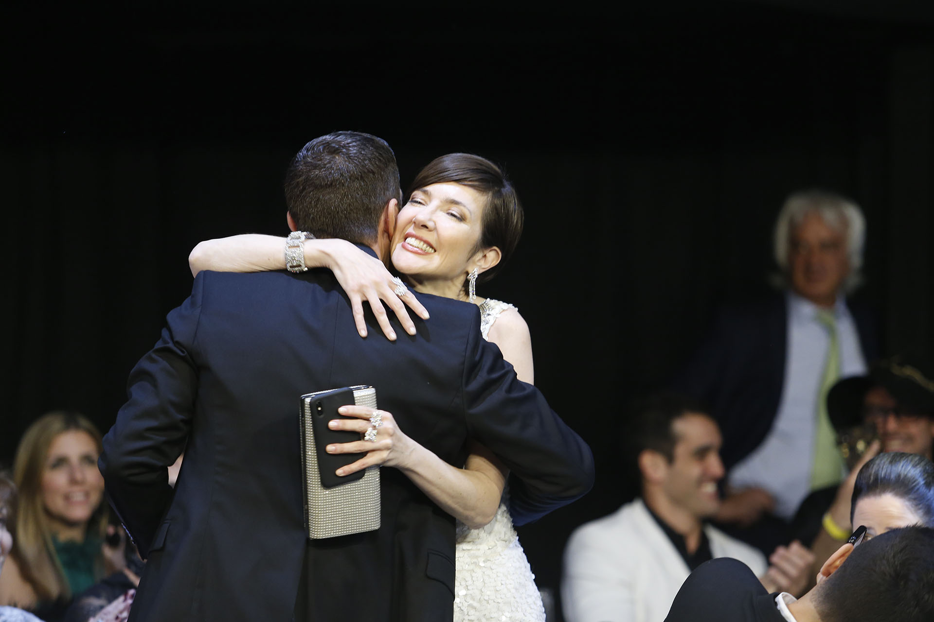 El abrazo con Rodolfo Barili, la pareja