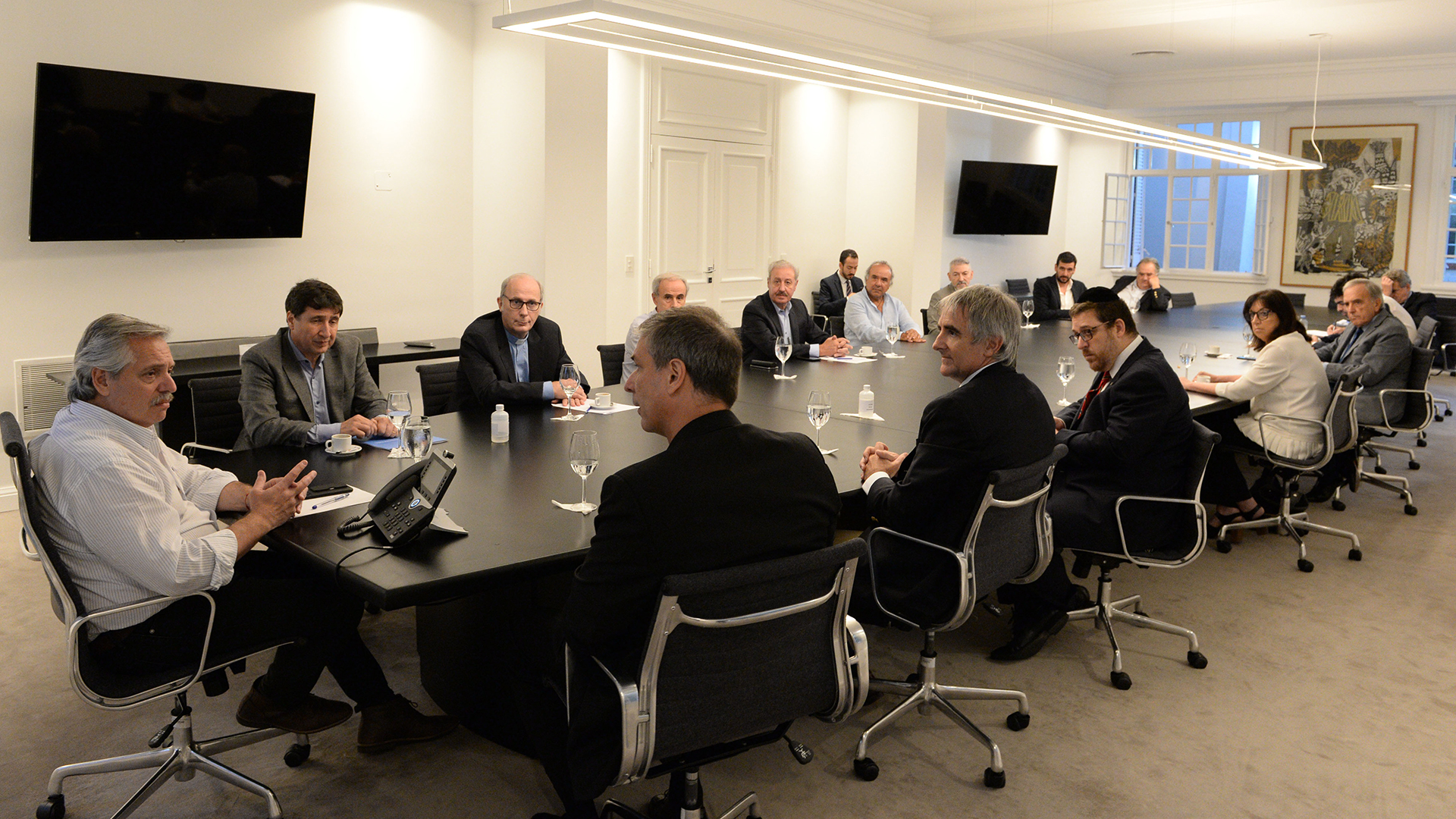 Alberto Fernández con representantes de la organización “SeamosUno”