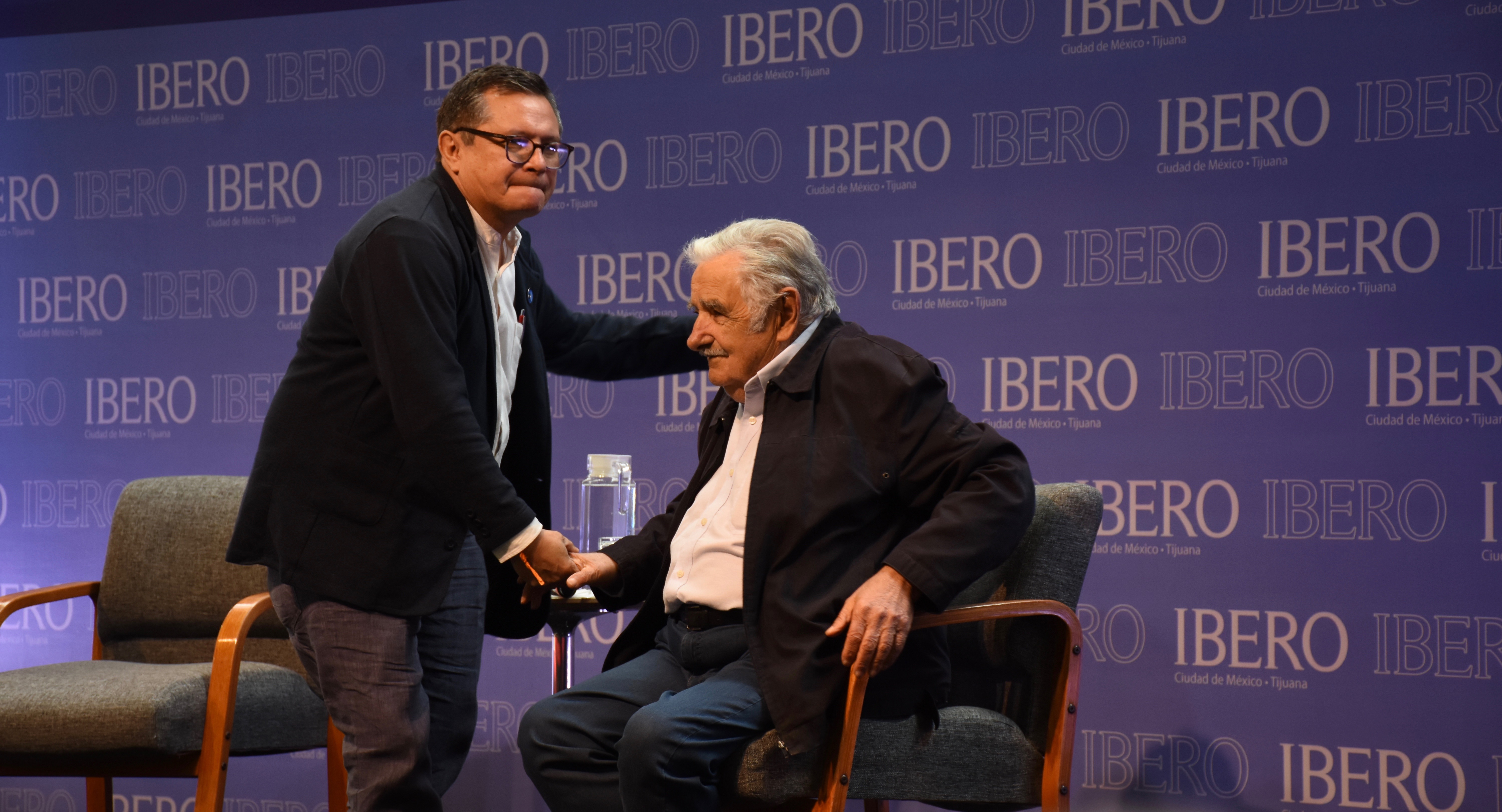 Mujica recibió un "honoris causa" en la Universidad Iberoamericana de México