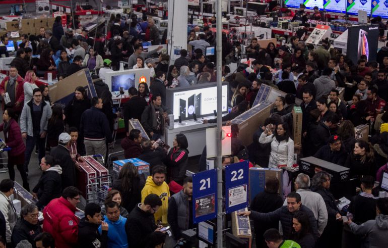 Muchas tiendas dan descuentos anticipados al Buen Fin, por lo que la gente abarrota las tiendas para aprovecharlos (Foto: Cuartoscuro)