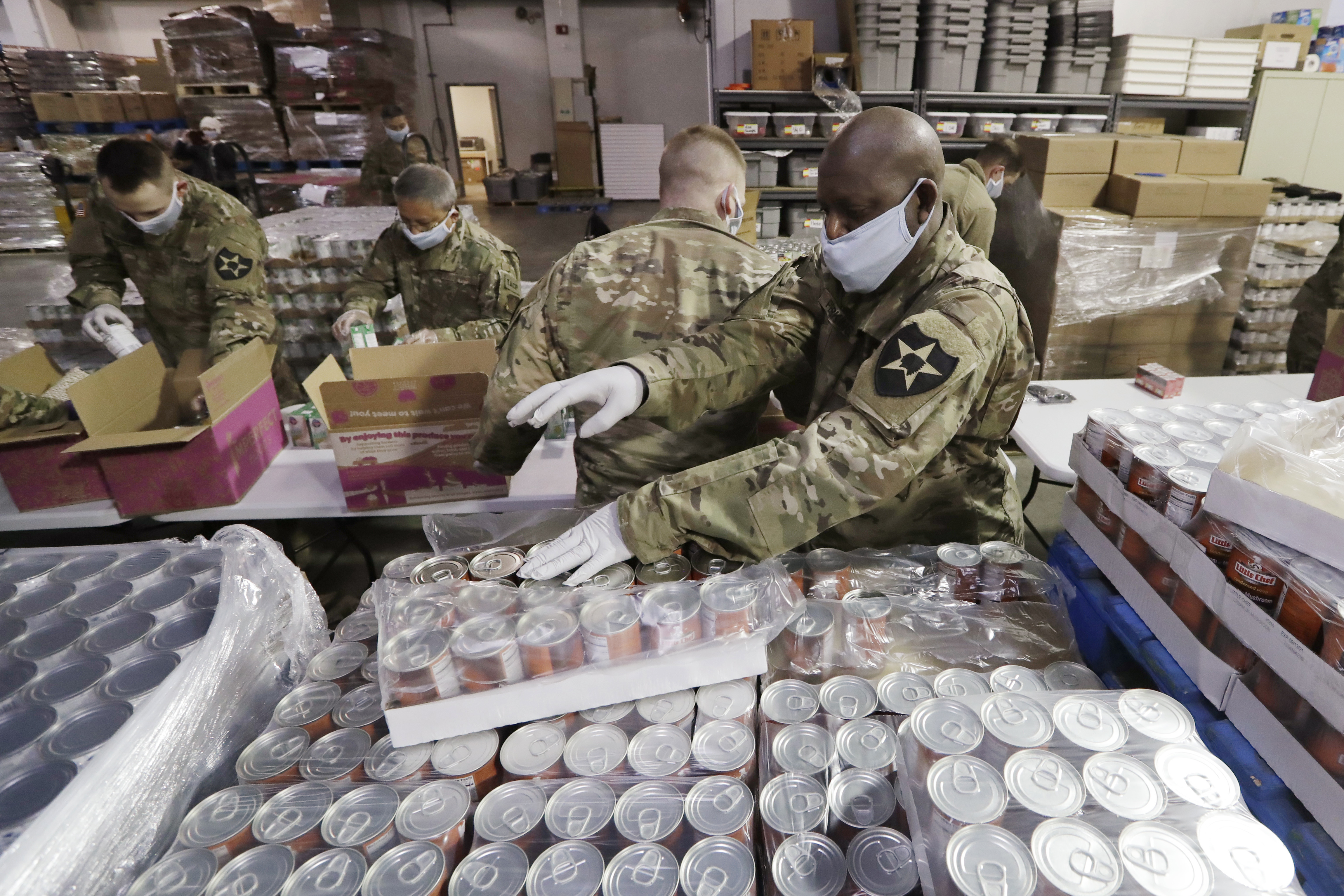El Banco de Alimentos en San Antonio, Texas, que repartió cerca de un millón de libras de alimentos (AP Photo/Elaine Thompson)