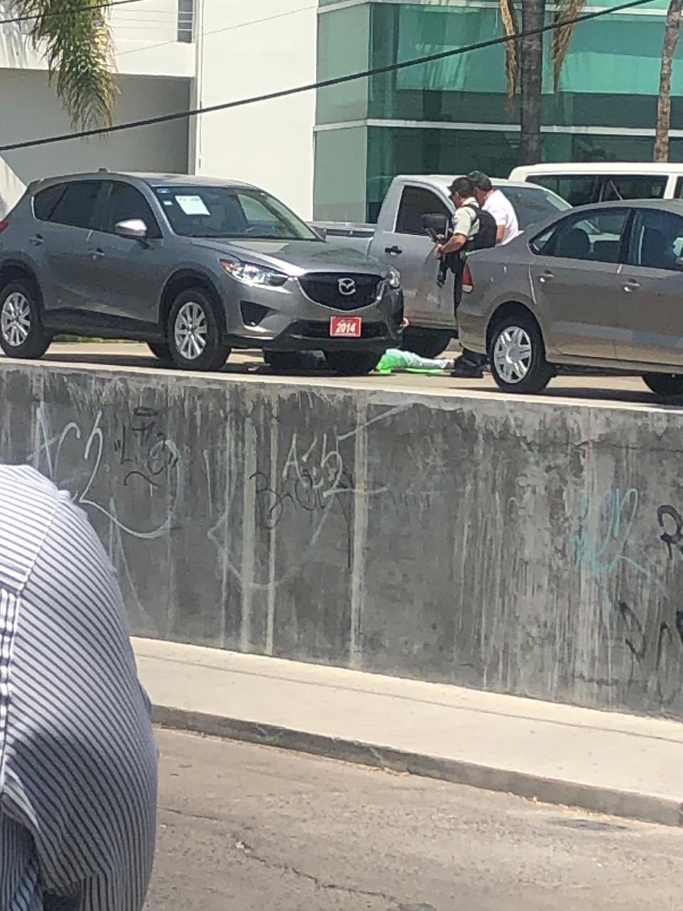 En un lote de autos se reportó el asesinato de una persona (Foto: Twitter/FuriaNegra7)