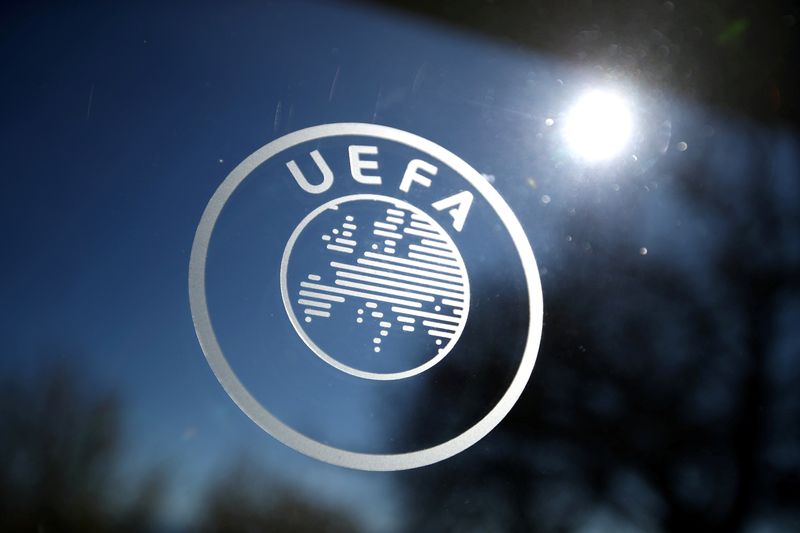 El martes la UEFA tendrá la primera reunión para definir cómo continuar (Reuters)