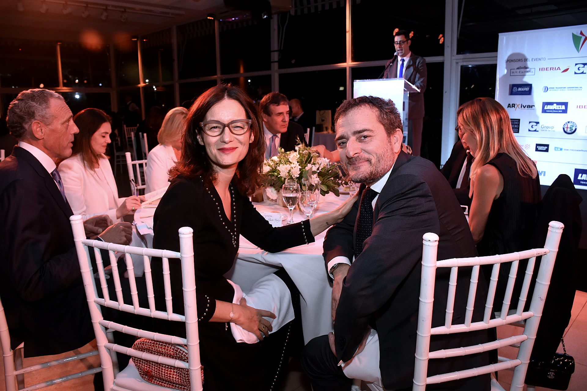 Alma Manzo, esposa del embajador de Italia en la Argentina, junto a Riccardo Smimmo, cónsul general de ese país