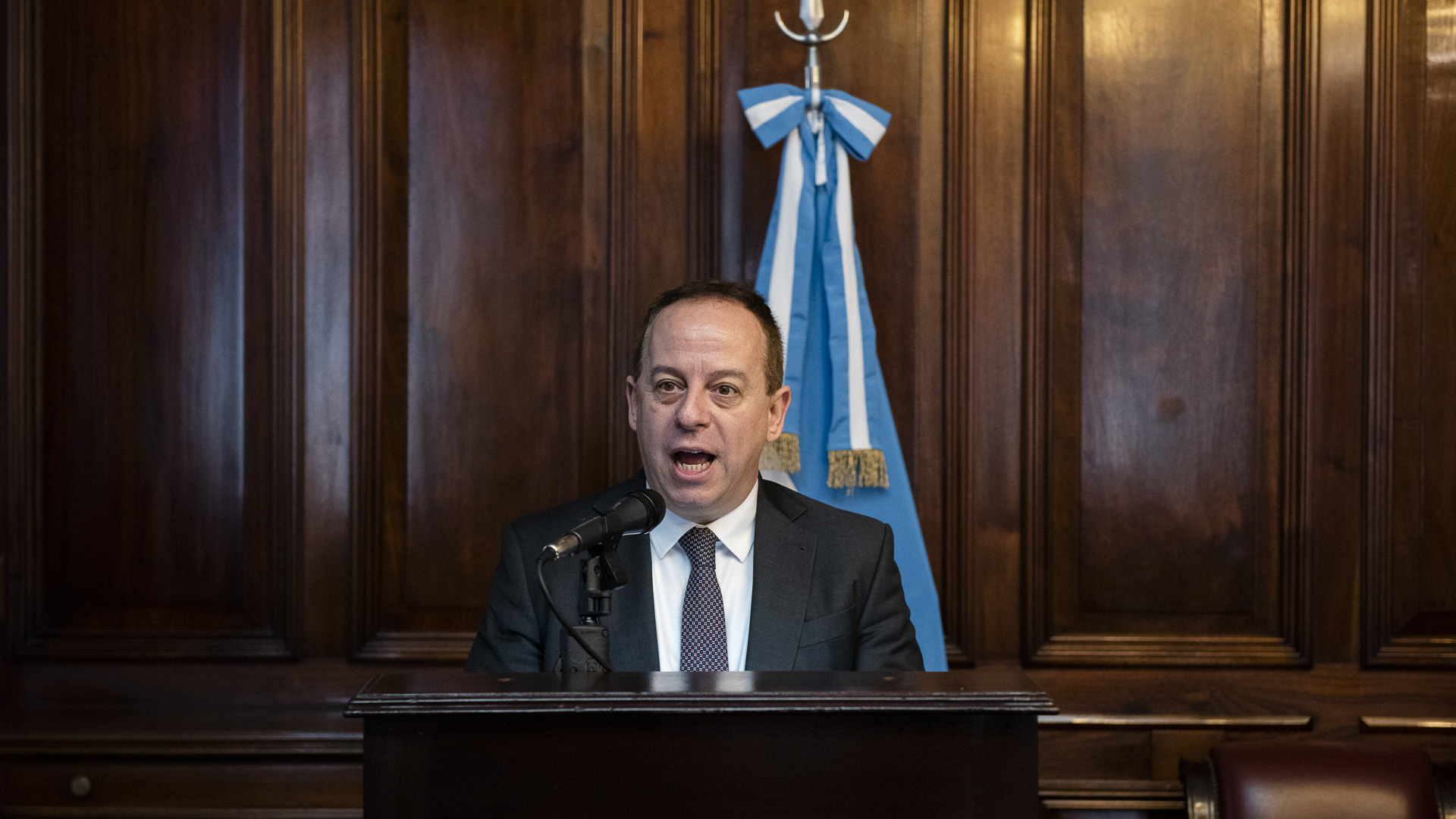 Martín Etchevers felicitó a los ganadores e hizo hincapié en los elementos en común que tienen el Poder Judicial y la prensa. “Forman parte del sistema de frenos y contrapesos de una democracia republicana; para funcionar bien, necesitan ser independientes, no colonizados por otros actores del sistema. Por ello no es casual que los autoritarismos siempre tengan a ambas instituciones en la mira”, consideró