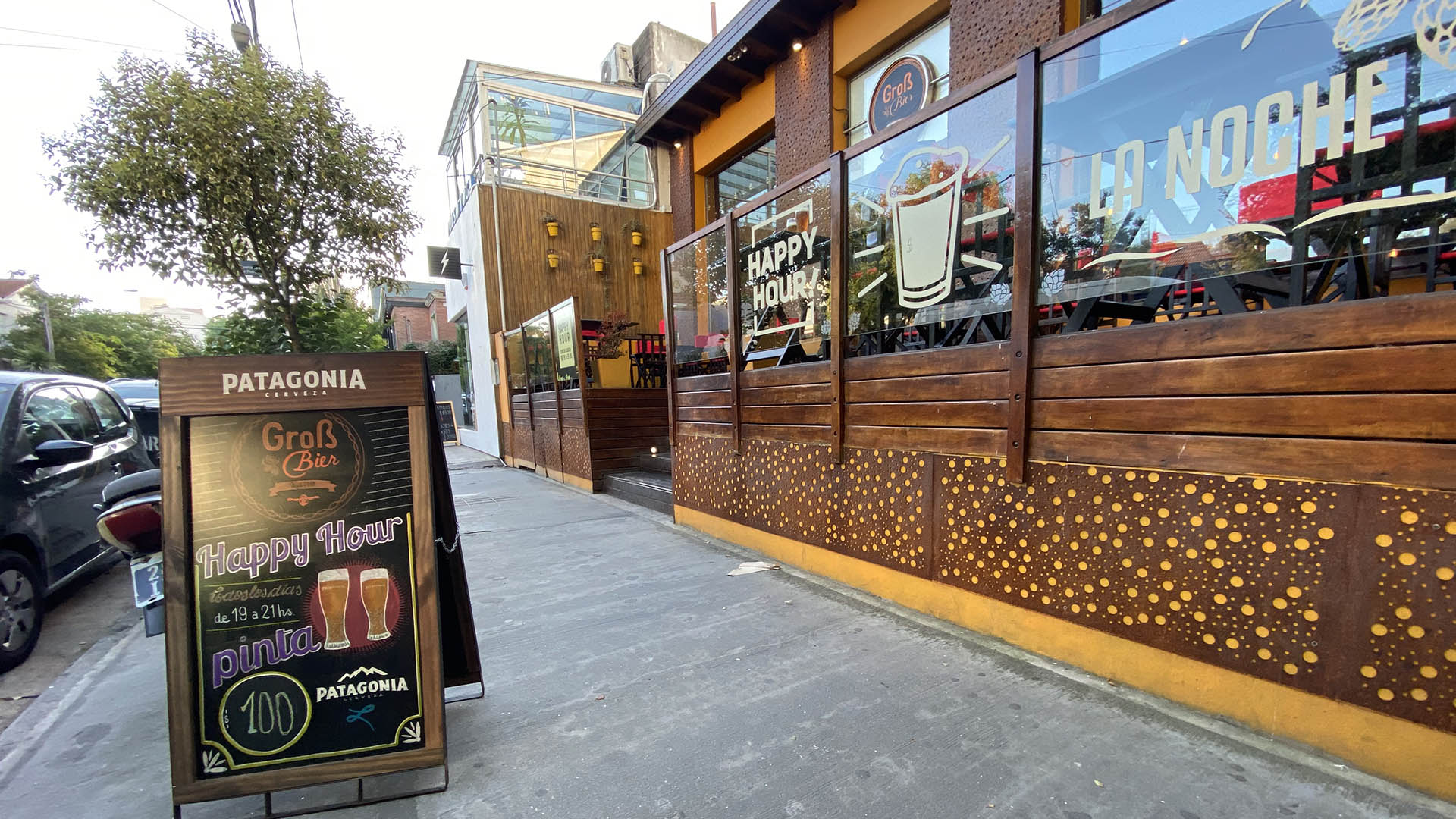 Las cervecerías de calle Olavarría se convirtieron en un clásico de la ciudad