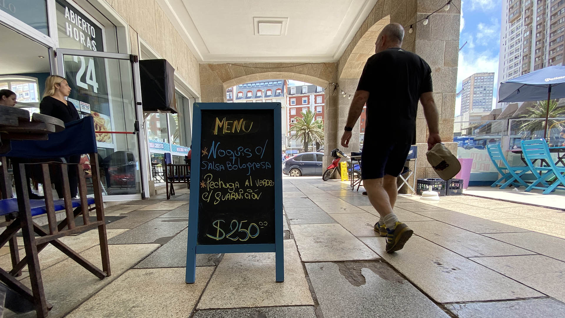 Las opciones del día y la comida para llevar son las grandes vedettes en La Rambla marplatense