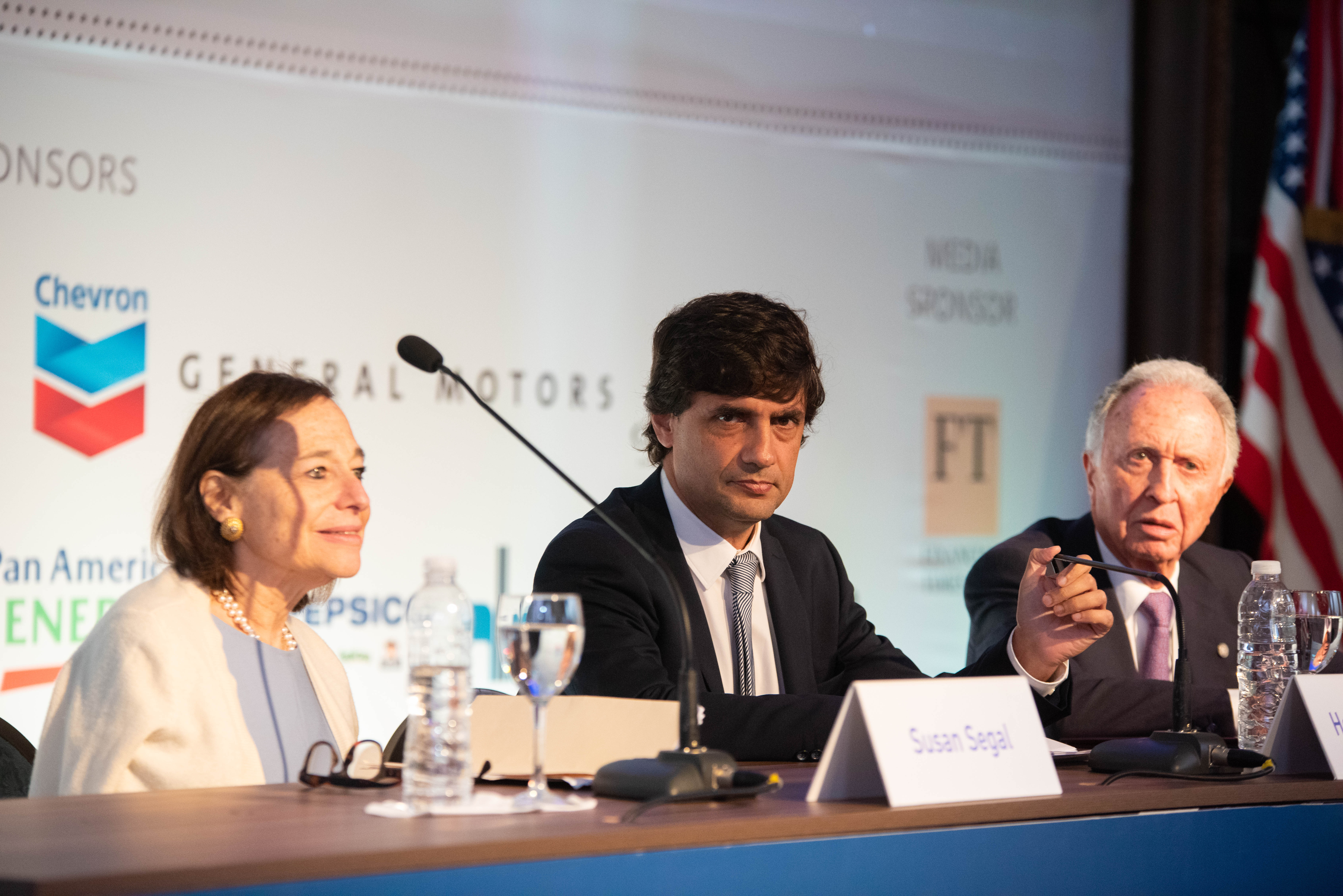 Susan Segal, de AS/COA, el ministro Lacunza y Jorge Di Fiori, de la Cámara de Comercio