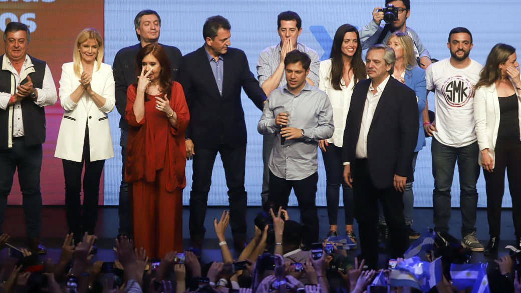 Cristina Fernández de Kirchner, Sergio Massa, Axel Kicillof y Alberto Fernández el domingo en el búnker ganador (NA)